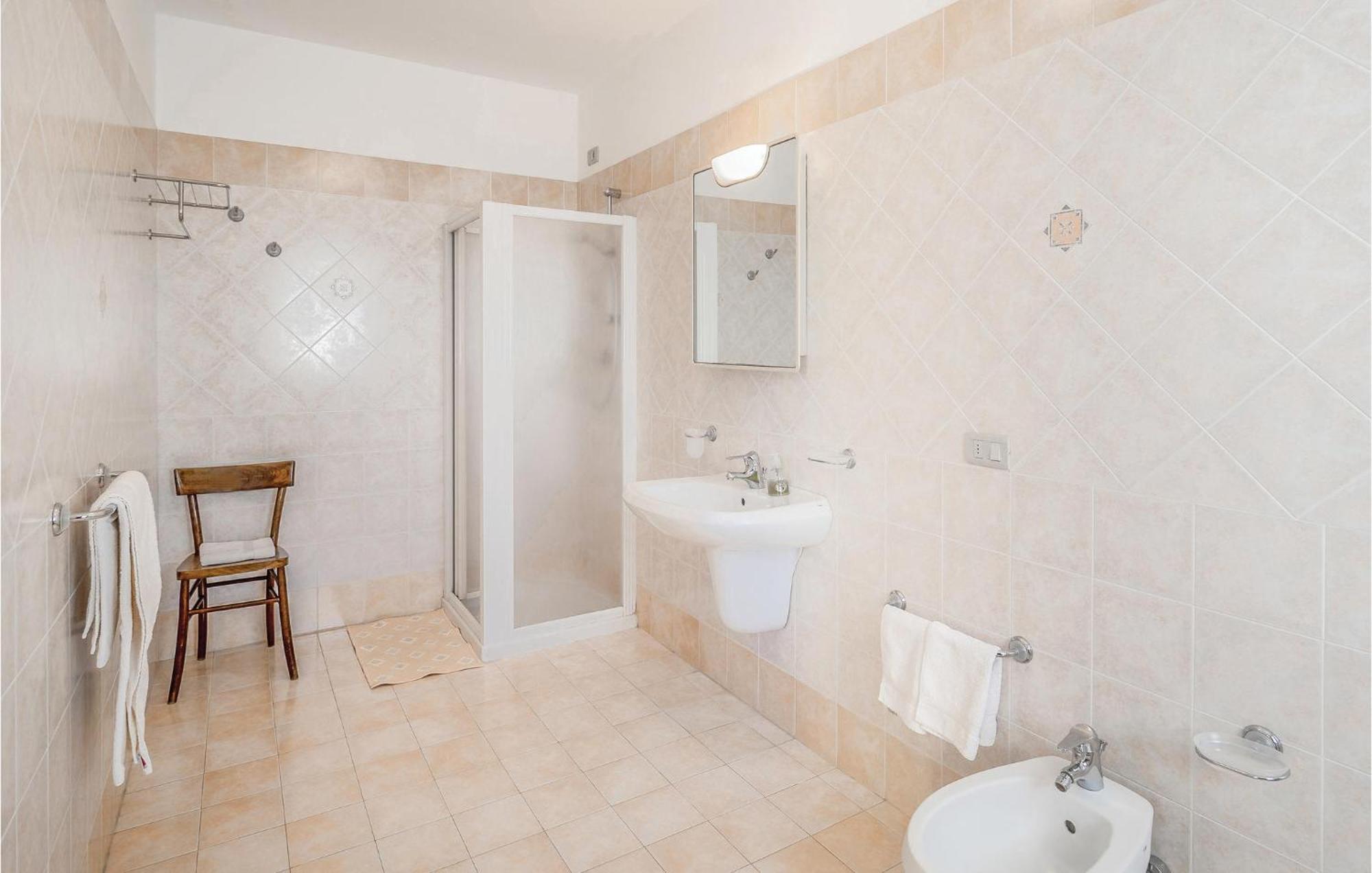 Awesome Home In Ariano Nel Polesine With Kitchen San Basilio Exterior foto