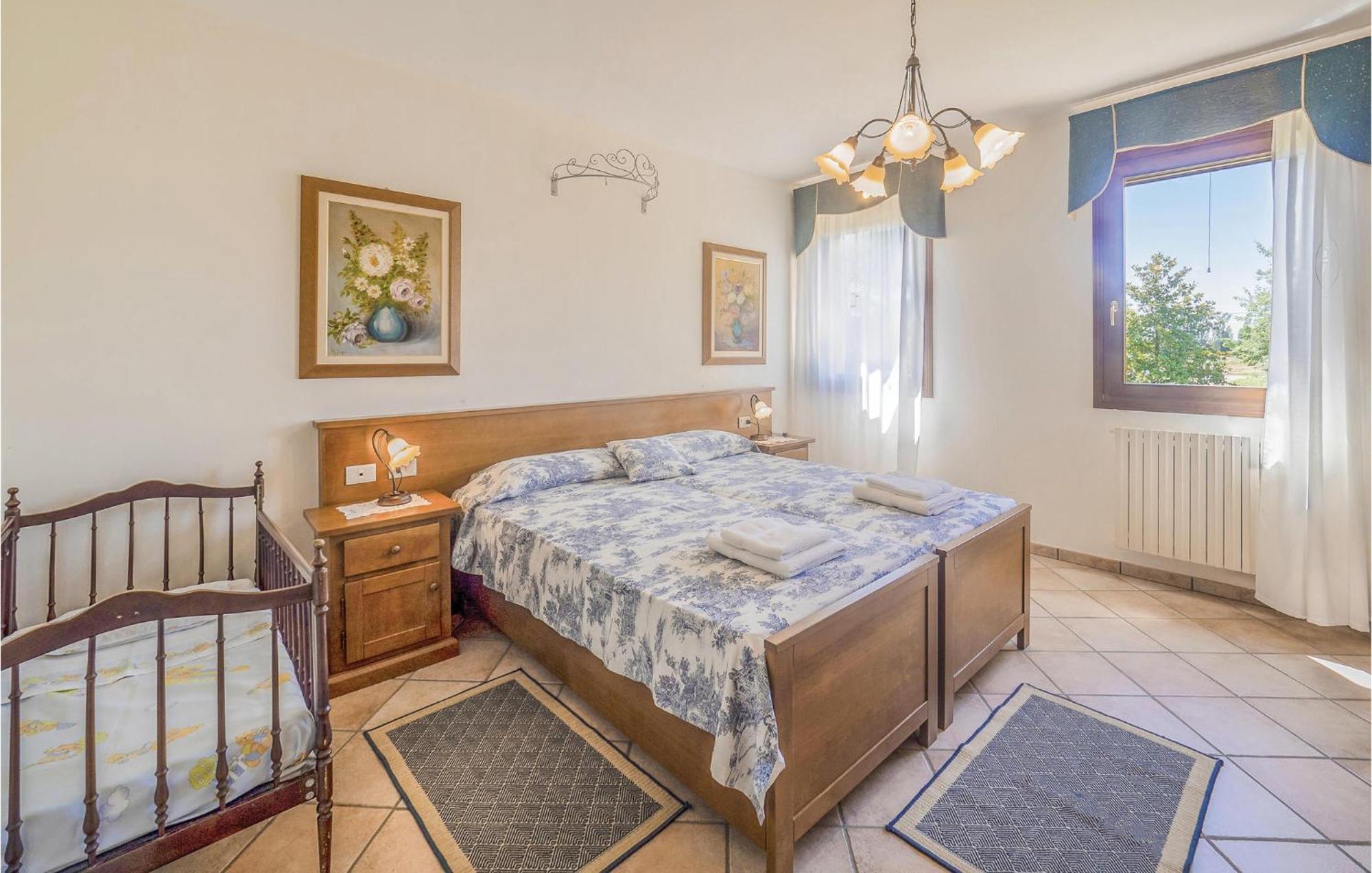 Awesome Home In Ariano Nel Polesine With Kitchen San Basilio Exterior foto