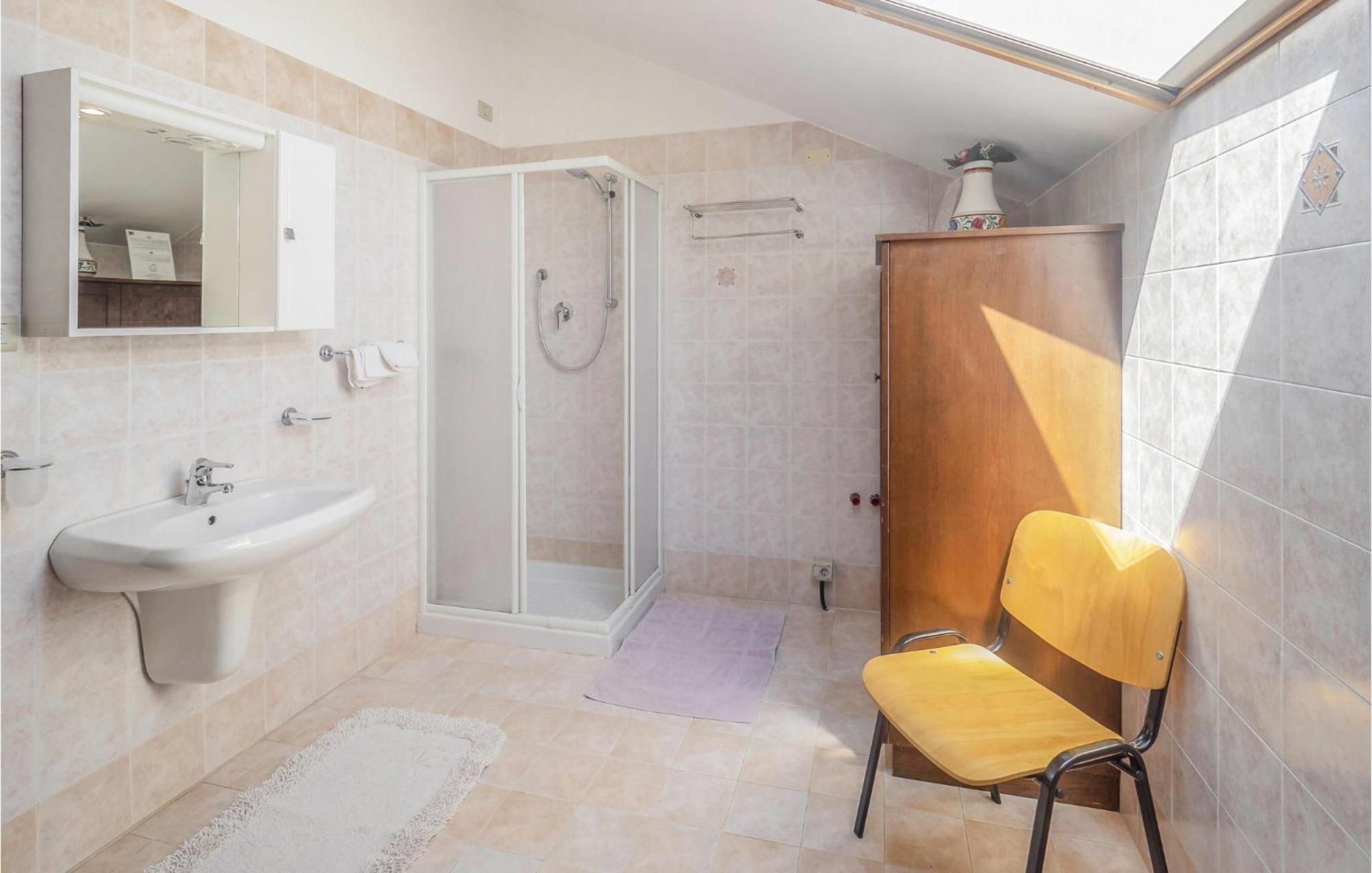 Awesome Home In Ariano Nel Polesine With Kitchen San Basilio Zimmer foto