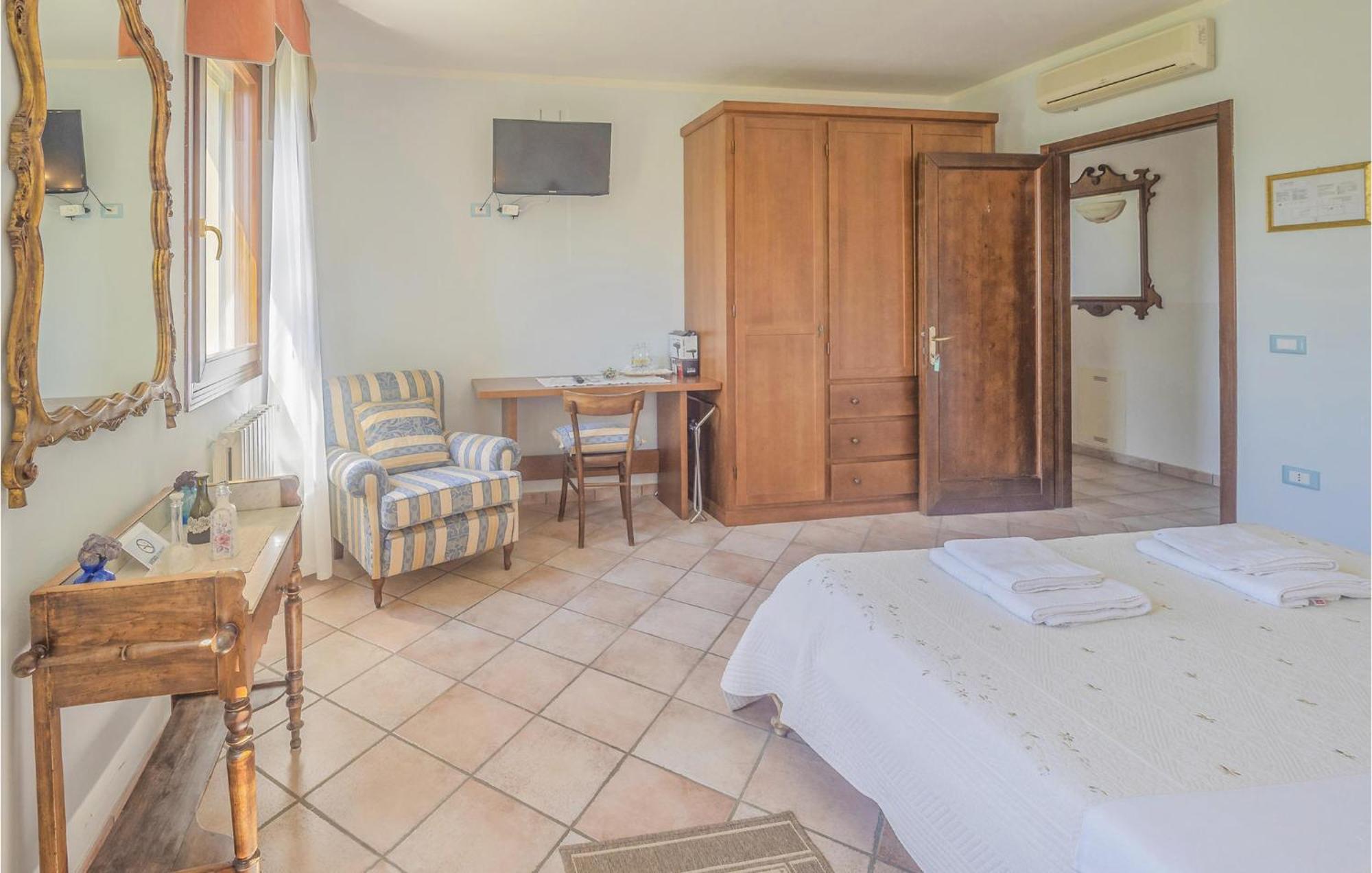 Awesome Home In Ariano Nel Polesine With Kitchen San Basilio Zimmer foto